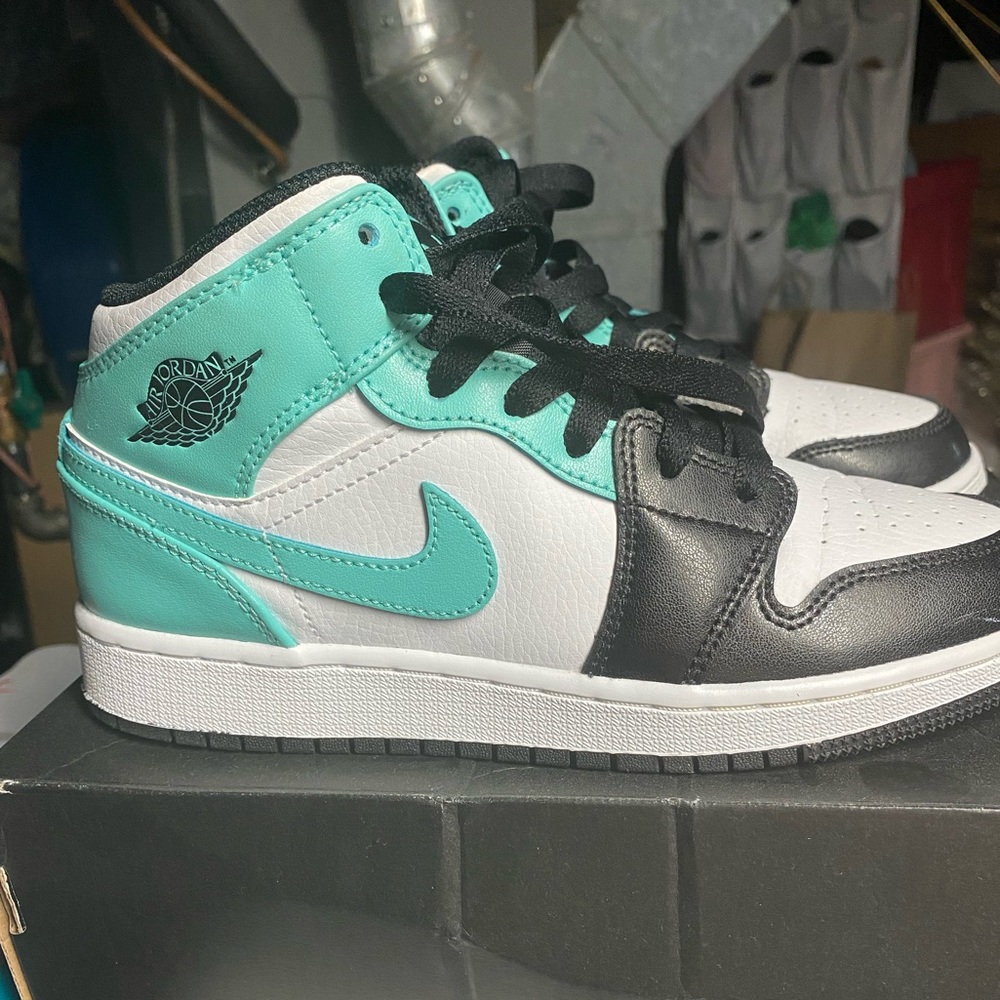 Jordan 1 grade school sz 4